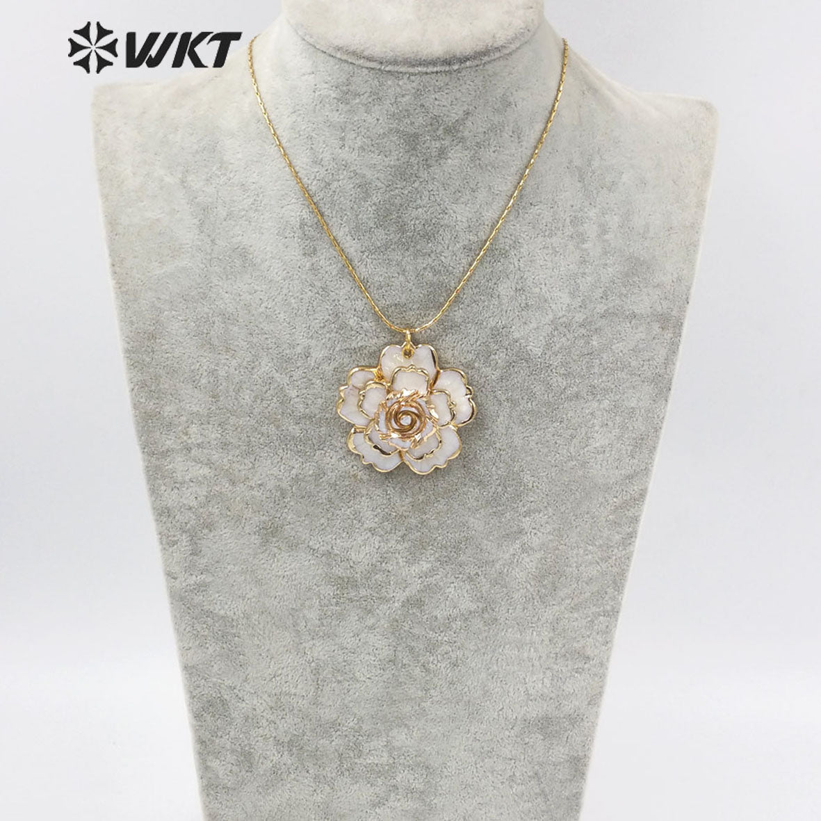 WT-JN143 Wholesale Gold Plated Women Handmade Carved Rose Flower Pendant Necklace Multi Layer White Shell Flower Necklace