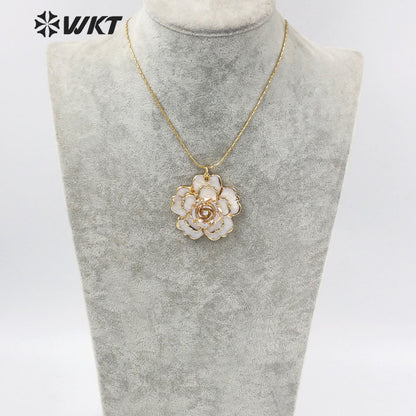 WT-JN143 Wholesale Gold Plated Women Handmade Carved Rose Flower Pendant Necklace Multi Layer White Shell Flower Necklace