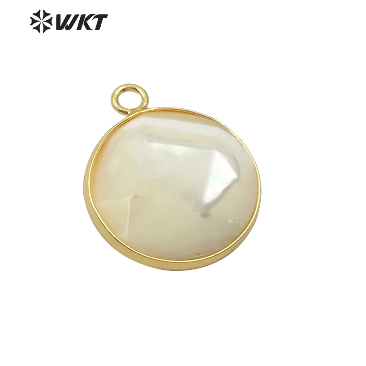 WT-JP182 Hot Sales Round Bezel Setting Shell Pendant 18k Gold Plated Stylish Women Charm Jewelry Natural Gold Shell Pendant