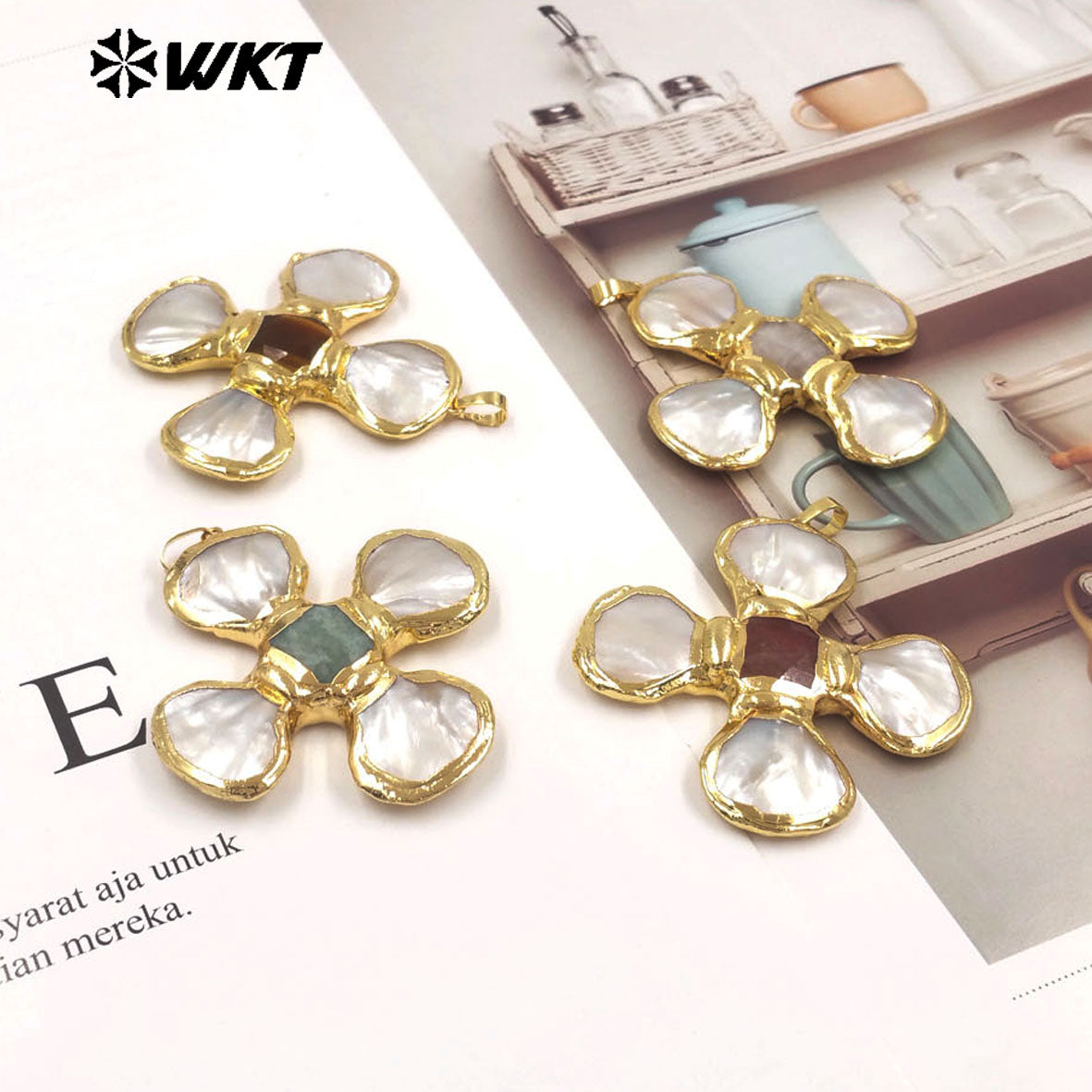 WT-JP425 Fashion Attractive Gold Plated Shell Middle With Natural Gemstones Flowers Shape Pendant For Jewelry Diy Making