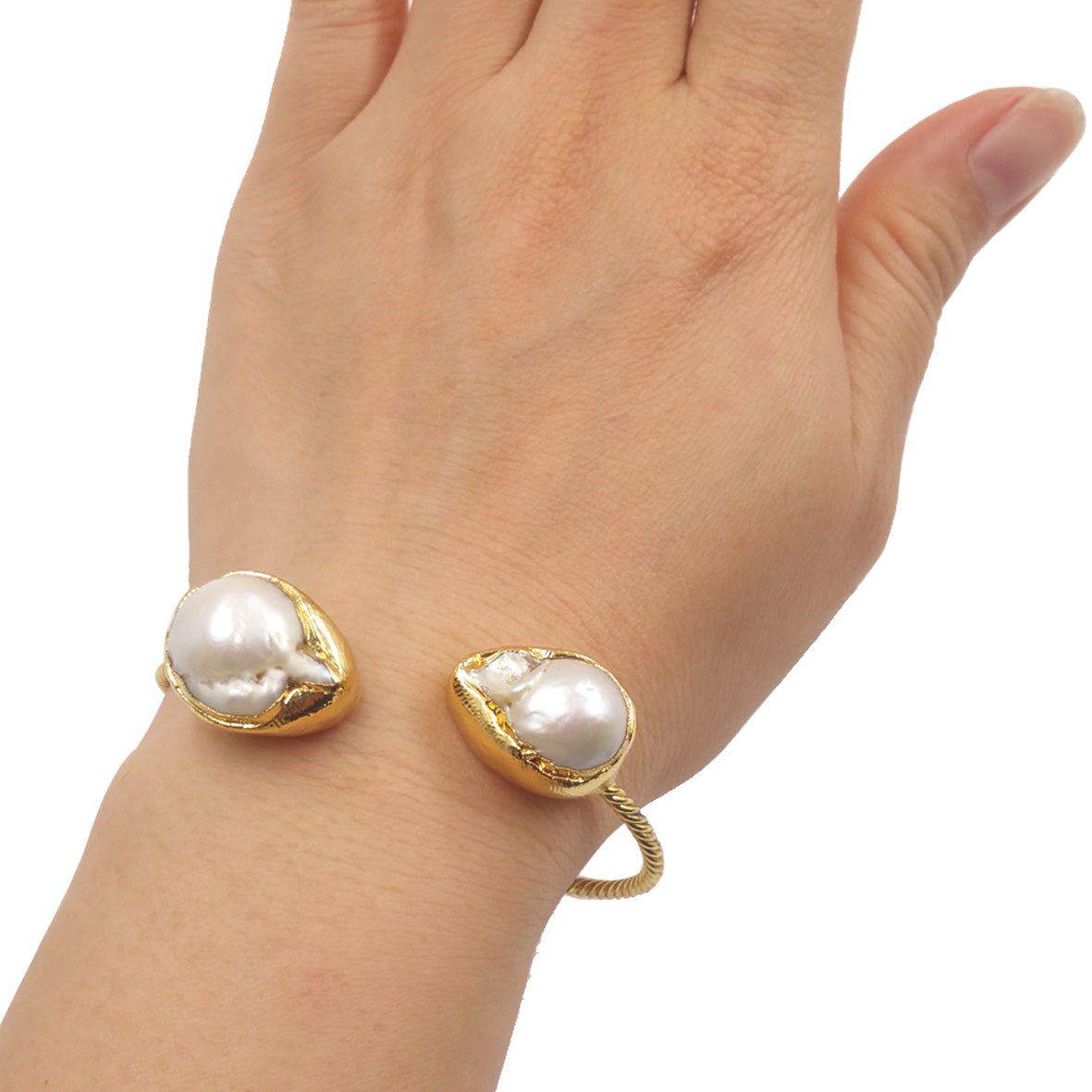 WT-MPB051 Simple Fashion Pearl Bangles Yellow Brass Bangles With 18k Real Gold Plated Women Jewelry Natural Pearl Bangles