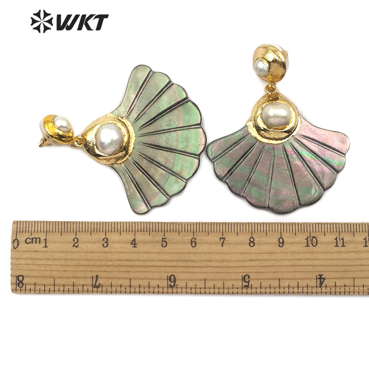 WT-E502 Sector Shell Horn Pendant With Pearl Stud Gold Plating and Pearl Decoration Natural Wild Coast Sea Black Shell Earring