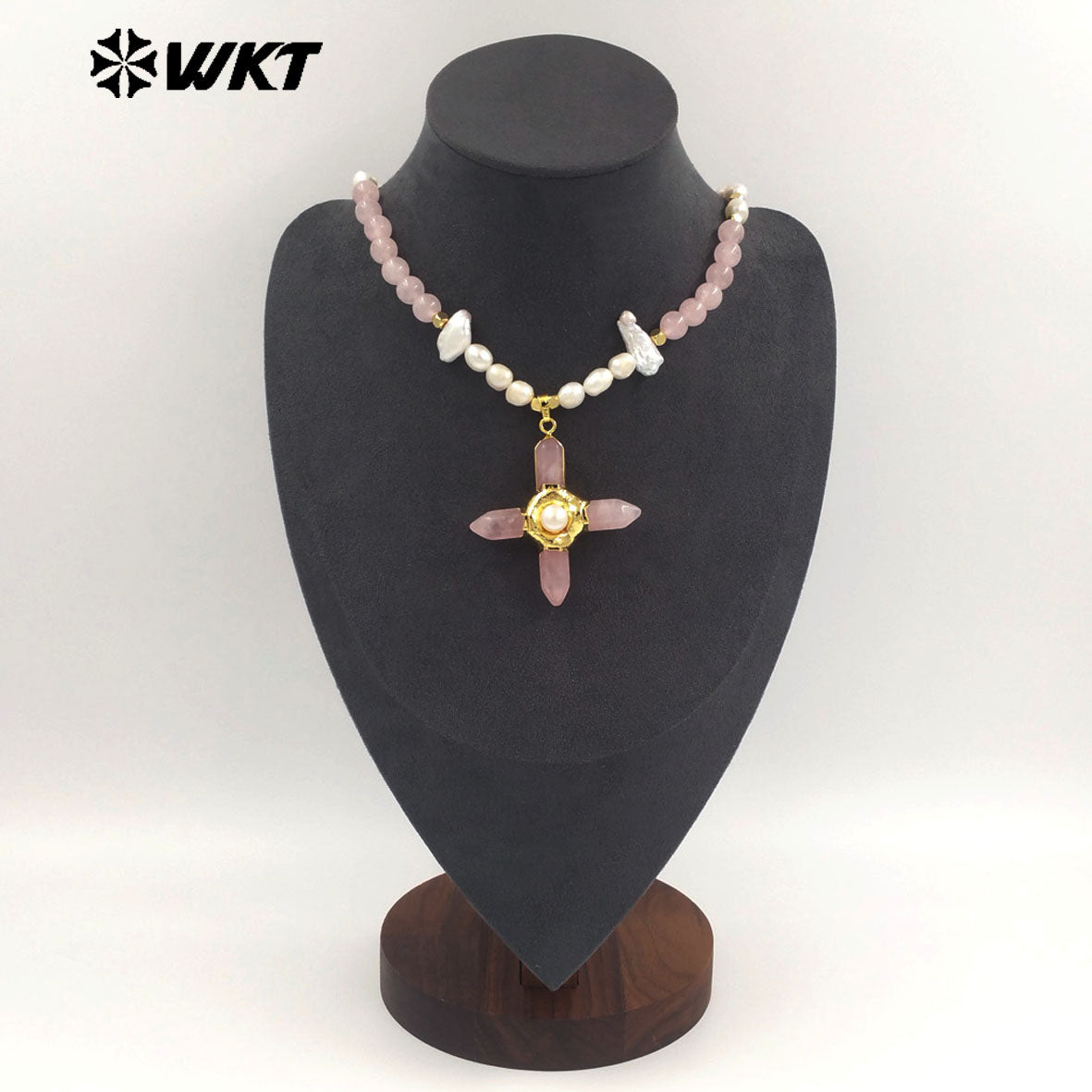 WT-JN375 High Quality Women Beautiful Gold Plated Natural Gemstones And Pearl Splicing Chain With Stone Cross Pendant Necklace