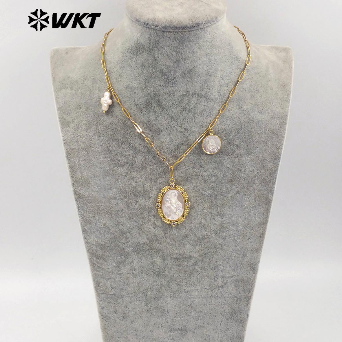 WT-JN322 Wholesale 18K Gold Electroplated Pearl Shell Pendant Necklace Hand Carved Virgin Mary Pattern Vintage Women Jewelry