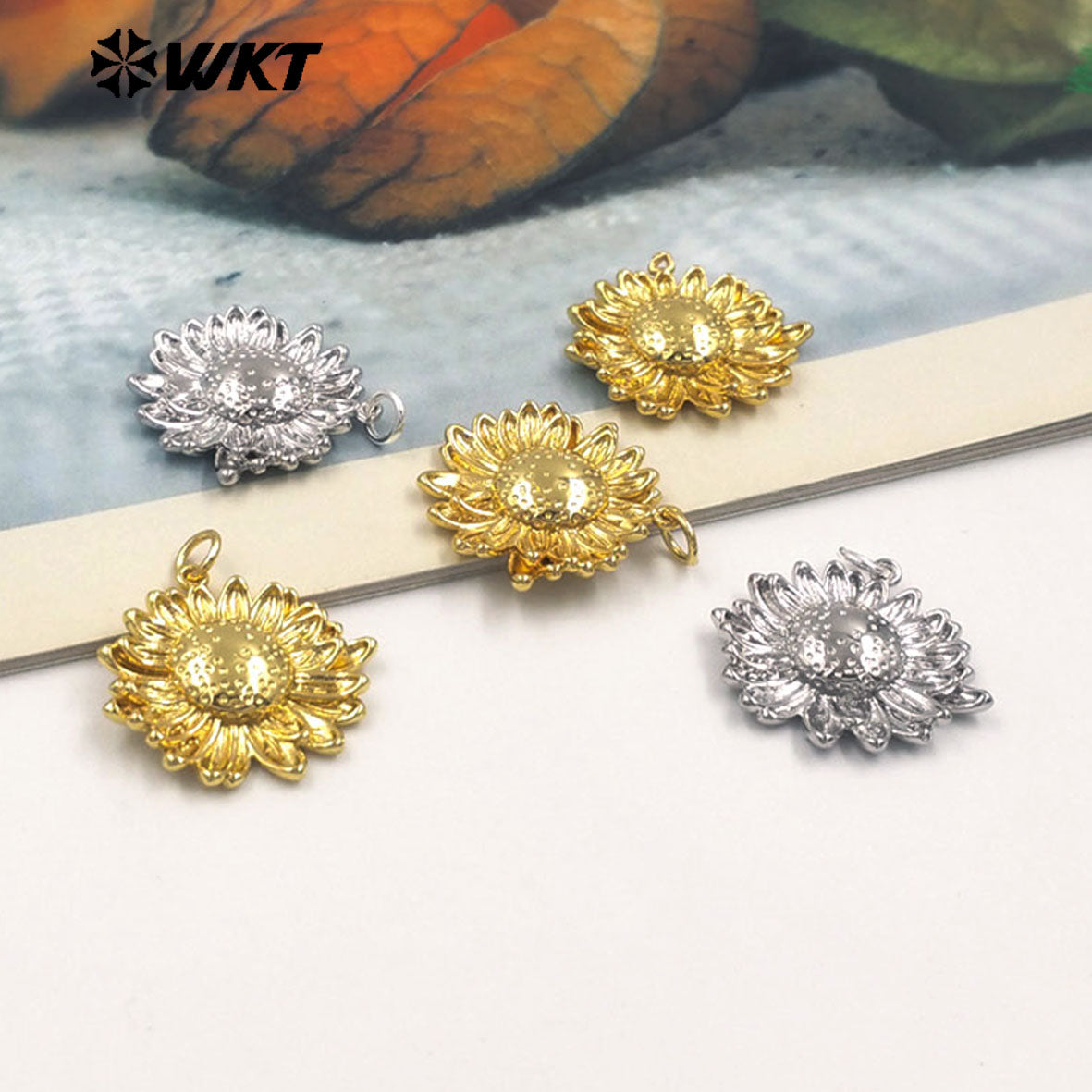 WT-P1999 Trendy and Exquisite Flower Design Fine Yellow Brass Paved Women Gold Plated Sun Flower Pendants