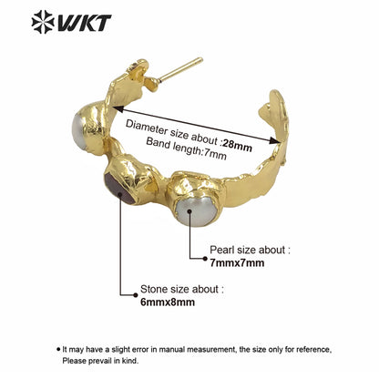 WT-MPE050 Wholesale New Design C Shape Women Stud Earrings Fashion Gold Electroplated Triple Stone Half Round Pearl Earrings