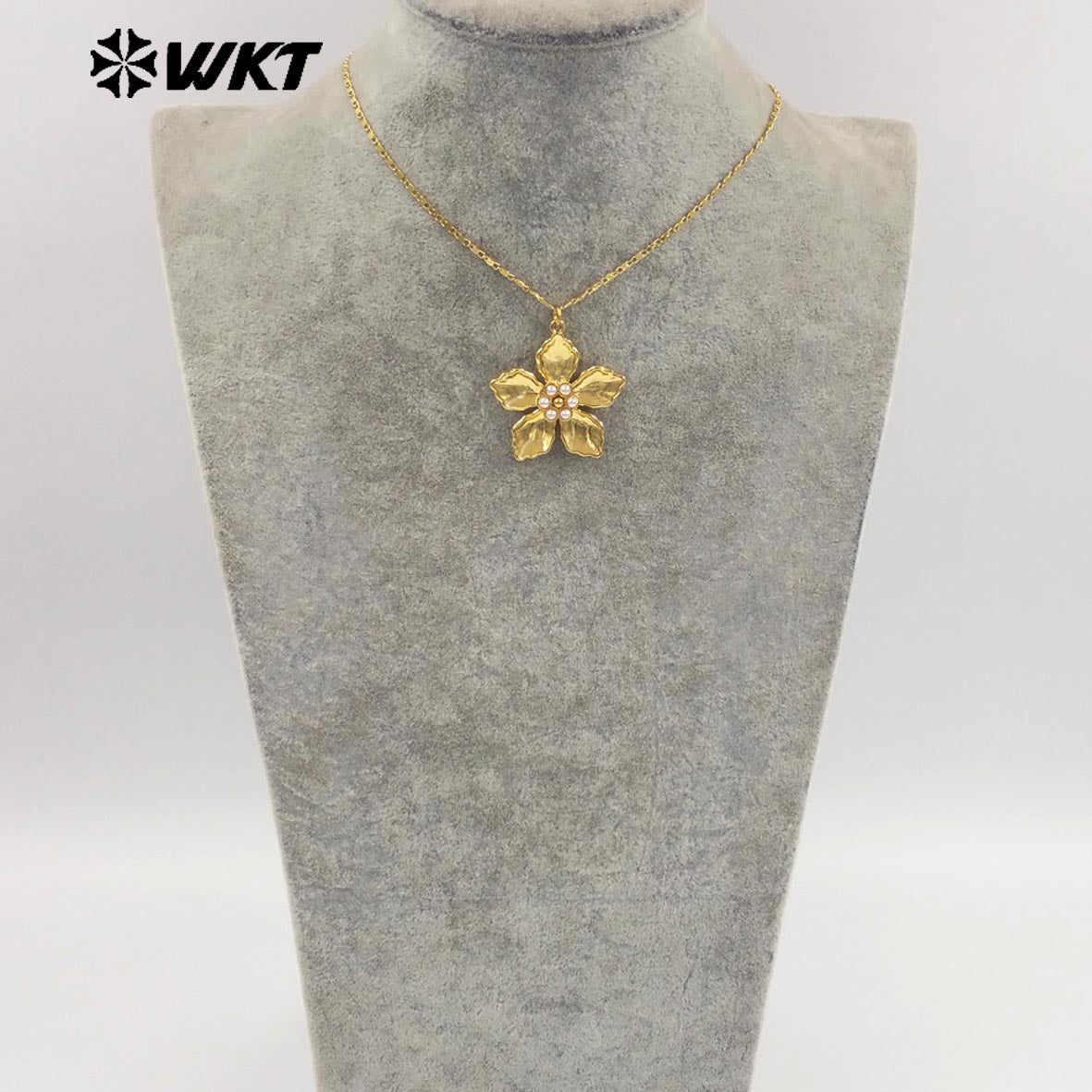 WT-N1516 Wholesale Trendy Metal Thin Chain With Gold Plated Brass And Artifical Pearl Flowers Pendant Necklace As Lady Matching