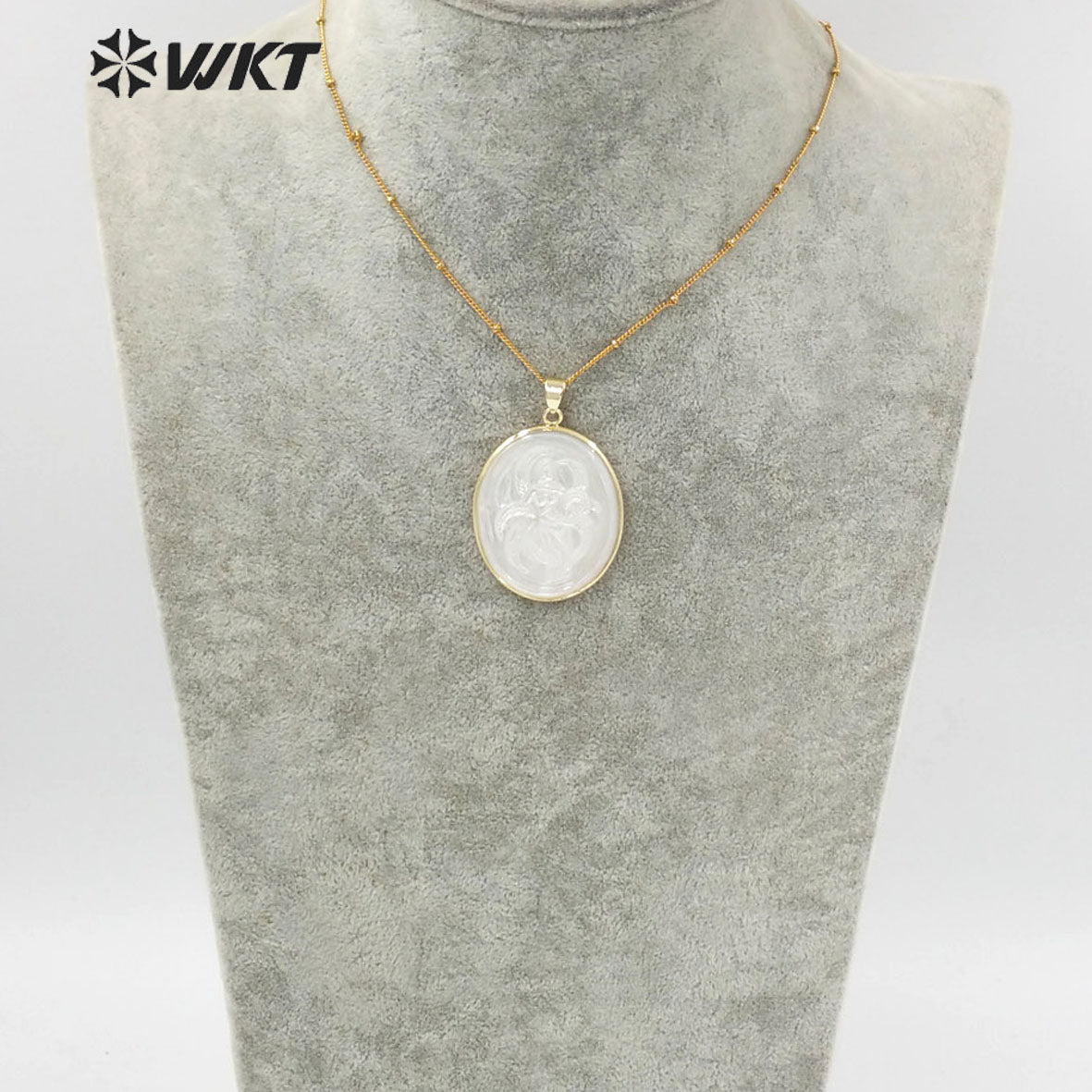 WT-JN144 Fashion Gold Plated the Beauty Girl Handmade Carve Big Mother of Pearl Pendant Necklace Gold Bezel White Shell Necklace