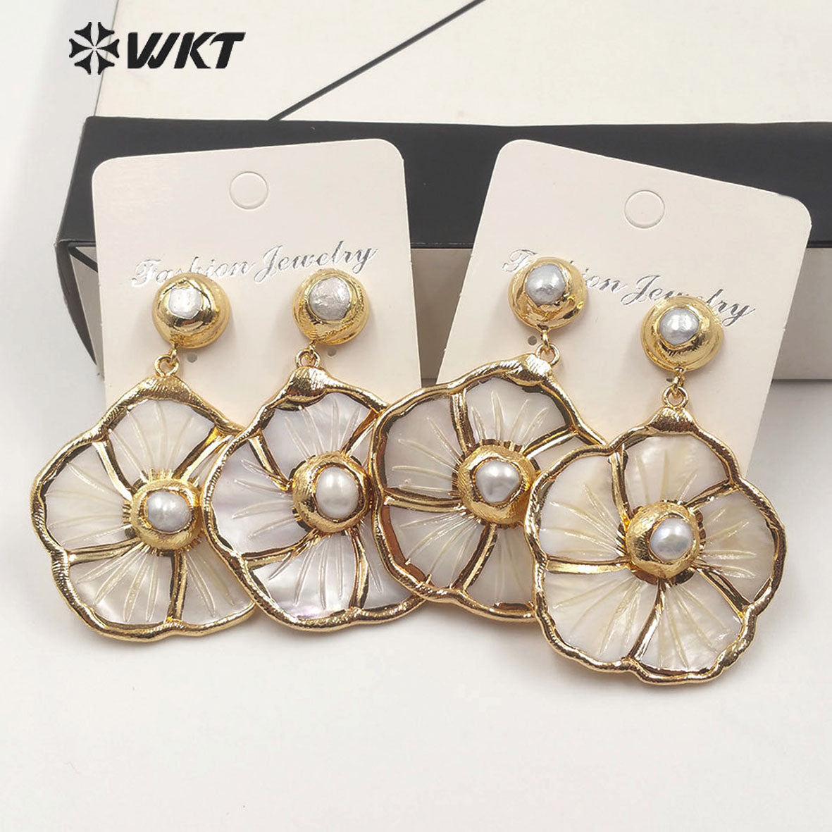 WT-E591 Wholesale Stylish White Flower Dangle Earring With Natural Pearl Charm Elegant Women Natural White Shell Earring