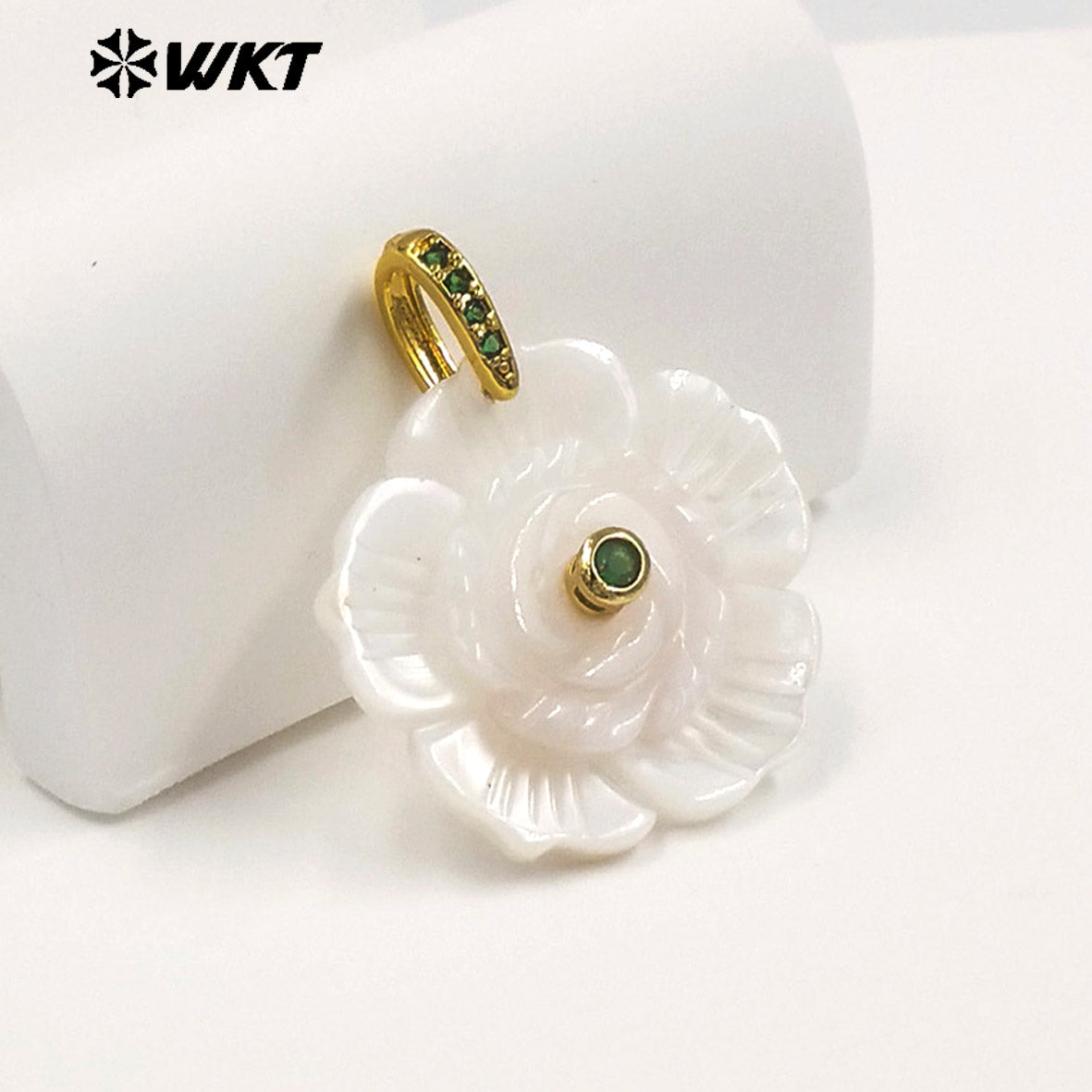WT-JP476 Exquisite Elegant Design White Shell And Zircon Hand Carved Flower Shape Little Pendants As Lady Earrings DIY Findings