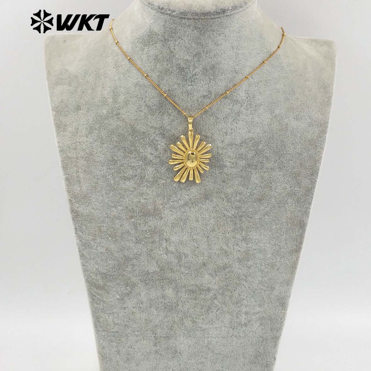 WT-N1482 WKT Wholesale Newest Fashion Gold Plated Metal Carved Resist Tarnish Flower Pendant Necklace