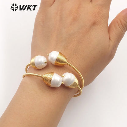 WT-B509 New Design Handmade Wire Wrapped Shell Bangle Gold Baroque Shape Adjustable Size Shell Pearl Bangle