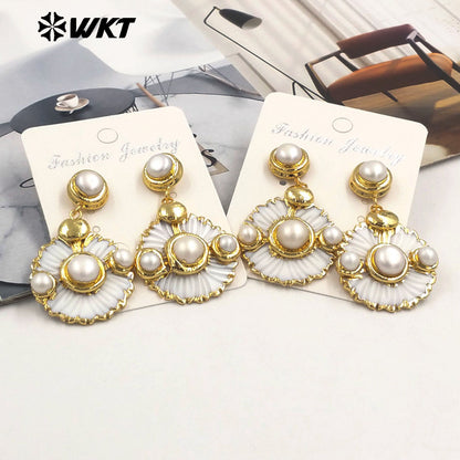 WT-MPE147 Wholesale Gold Plated Women Earrings With Round Shell Handmade Carved and Pearl Beautiful Fashion Style Jewelry