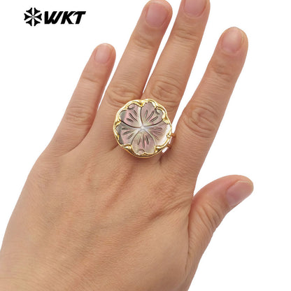 WT-MPR165 Romantic Style 18K Gold Plated Natural Shell Hand Carved Flower Shape Rings For Lady Daily Decorative Jewelry