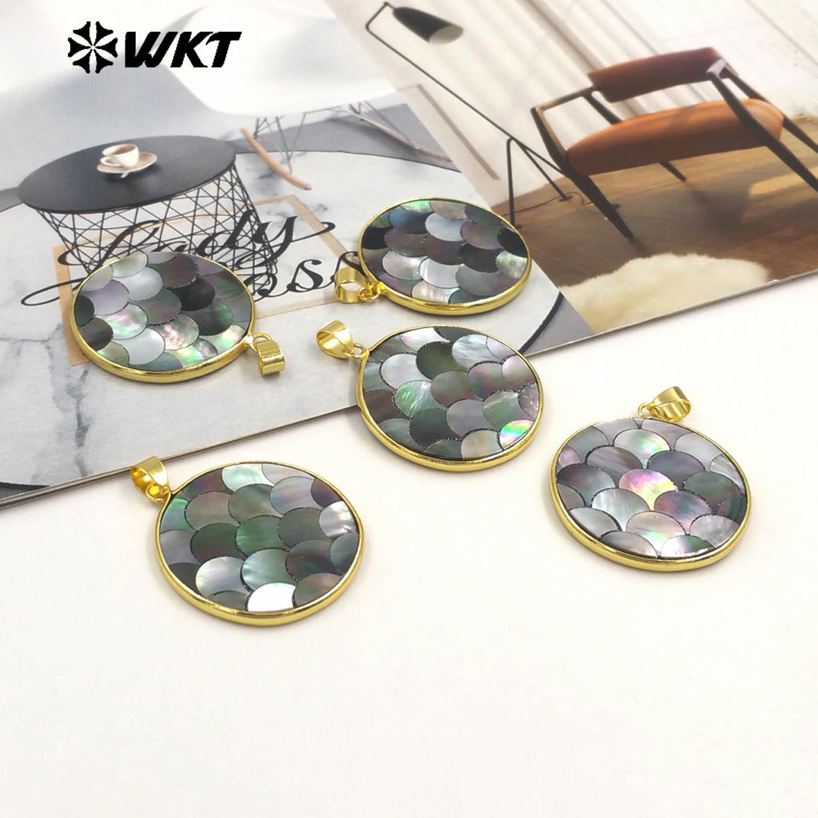 WT-JP405 High Quality Natural Grey Shell Pendant Flash Unique Design Gold Plated Round Shape for Handmade Charming Accessory