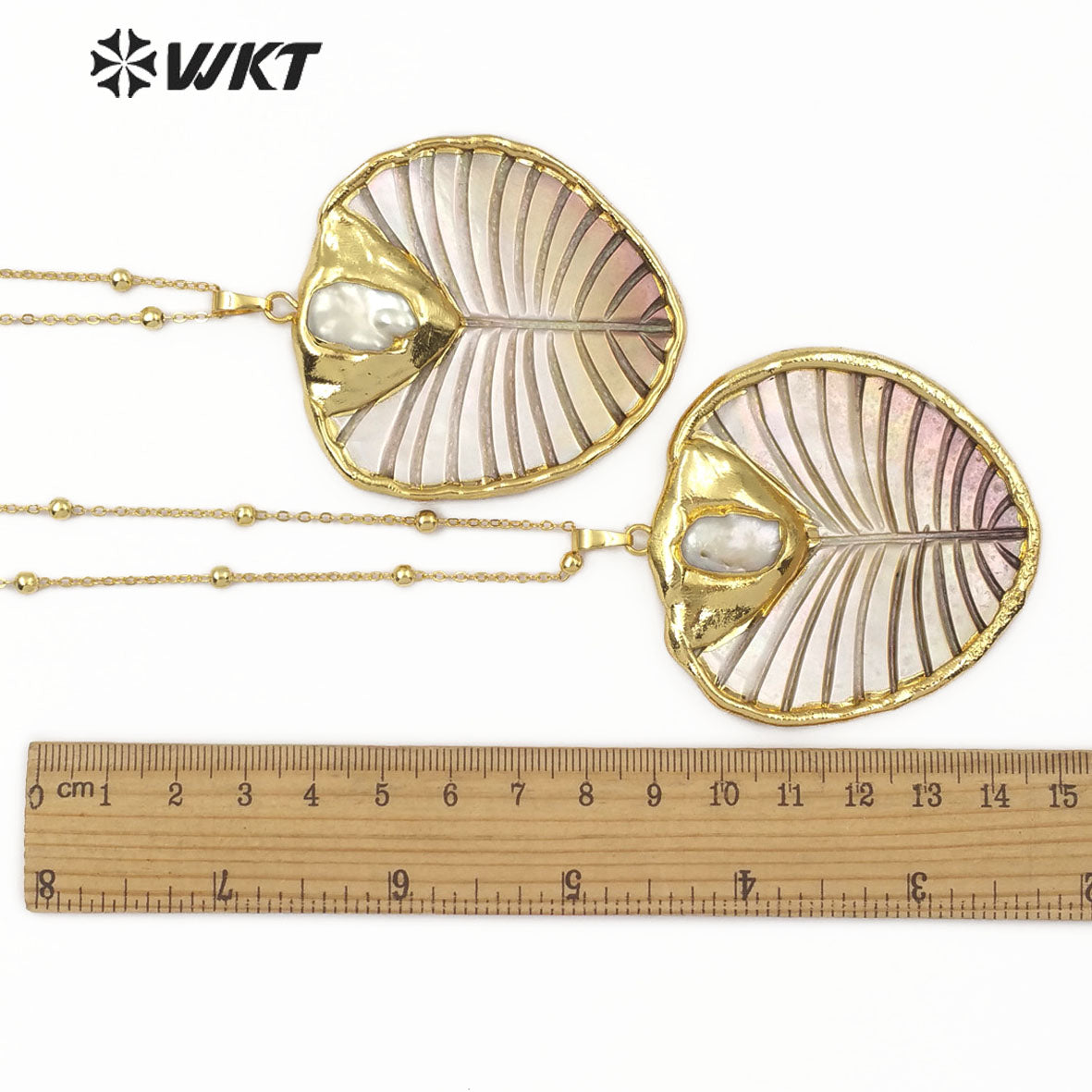 WT-JN060 Natural Color Leaf Shape and Grain Pearl Pendant with 18K Gold-plated Edges and Pearl-embellished Shell Necklace