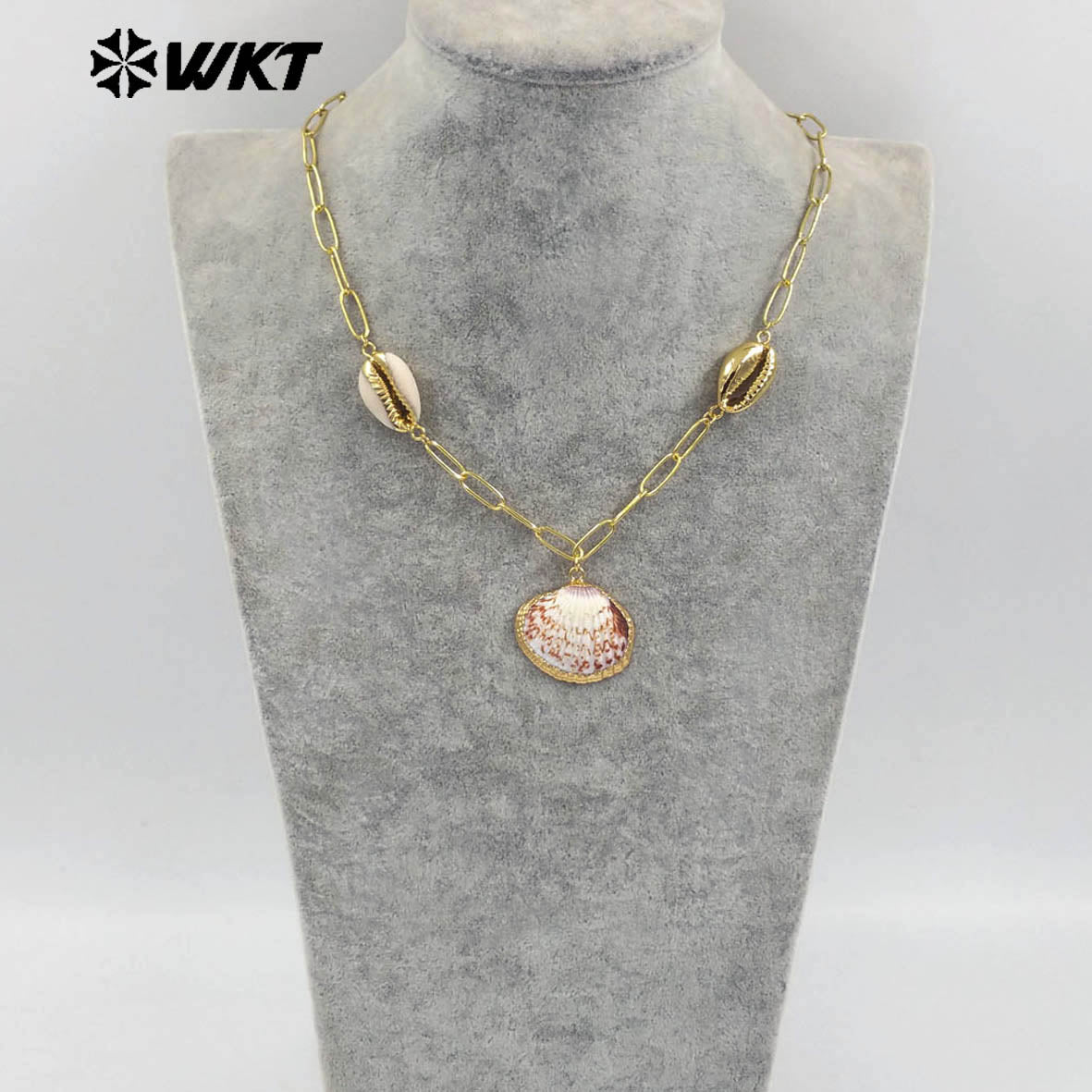 WT-JN318 Wonderful Design Natural Trumpet Shell Necklace One Big and Two Small Charms With Gold Plated Chain Women Jewelry