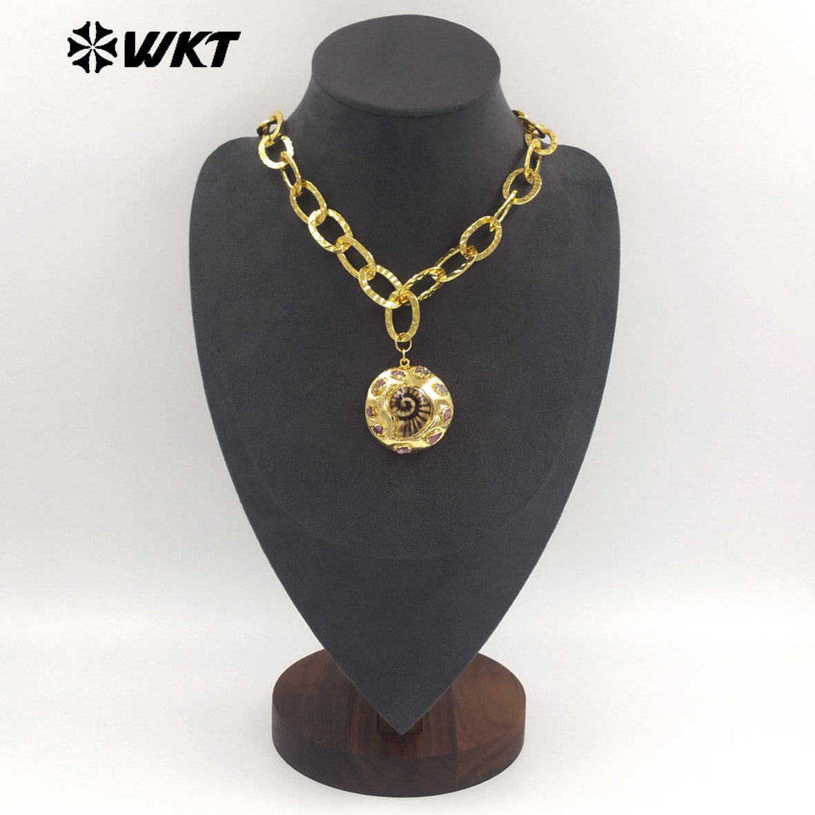 WT-JN373 Newest Simple Gold Plated Yellow Brass Thick Chain With Tourmaline And Ceramic Shell Shape Pendant Women Necklace