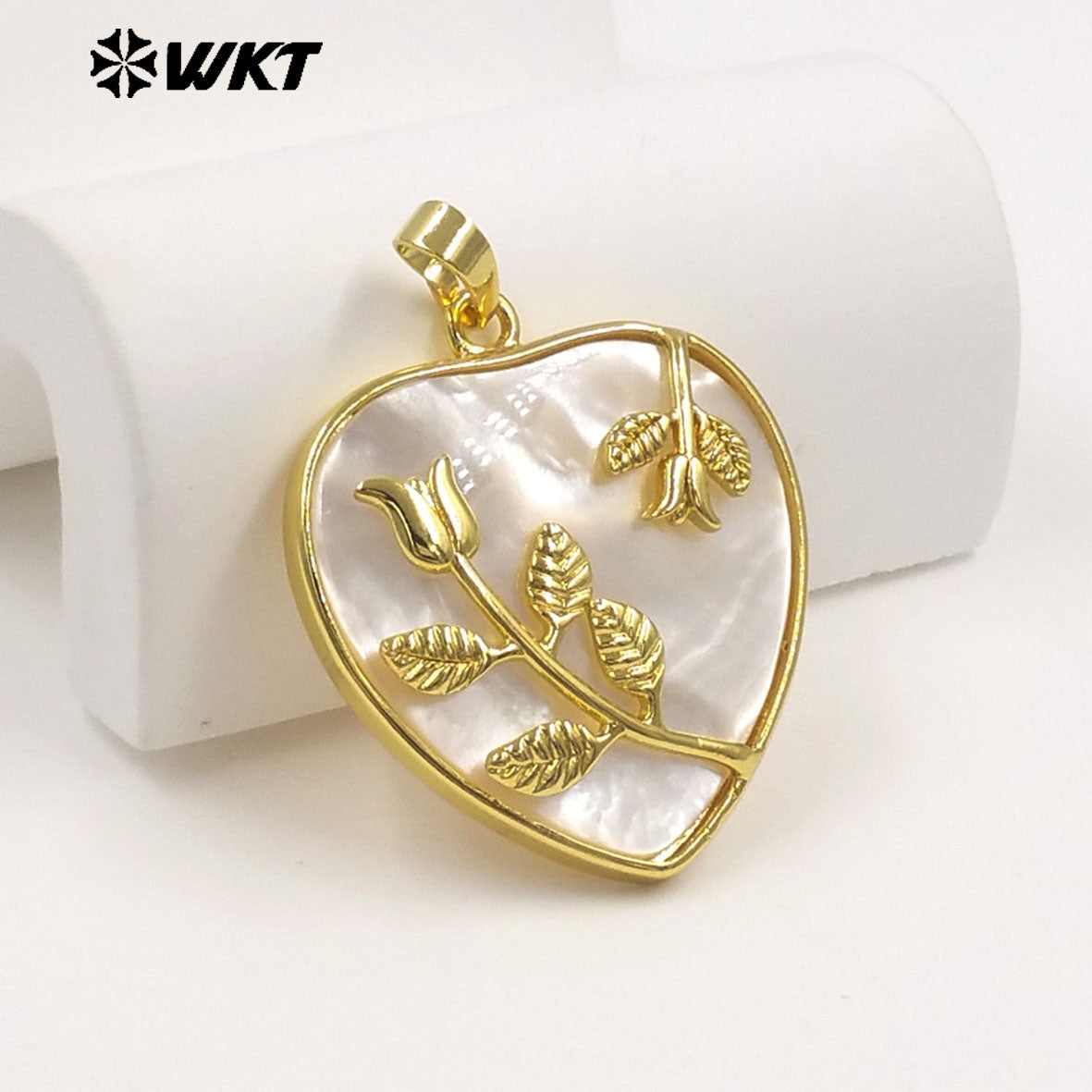 WT-JP516 Delicate White Shell And Gold Plated Leaves Heart Shape Pendant For Female Fashion Jewelry Decorative Findings