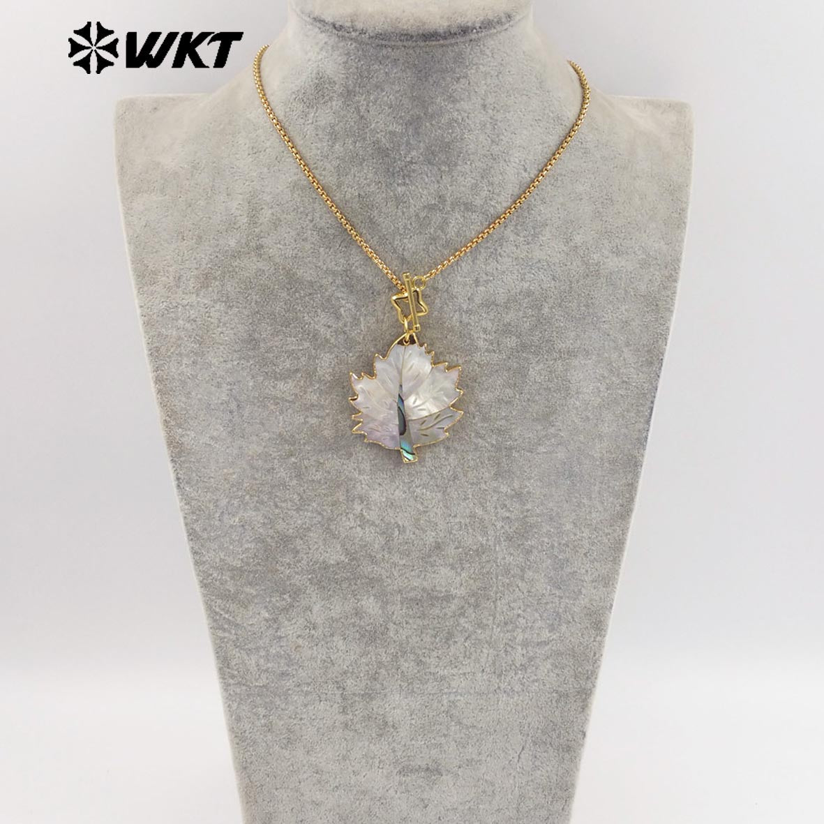 WT-JN354 Charming Exquisite Gold Plated Chain With Star Clasp And Natural Shell Maple Leaf Pendant Necklace As Anniversary Gift