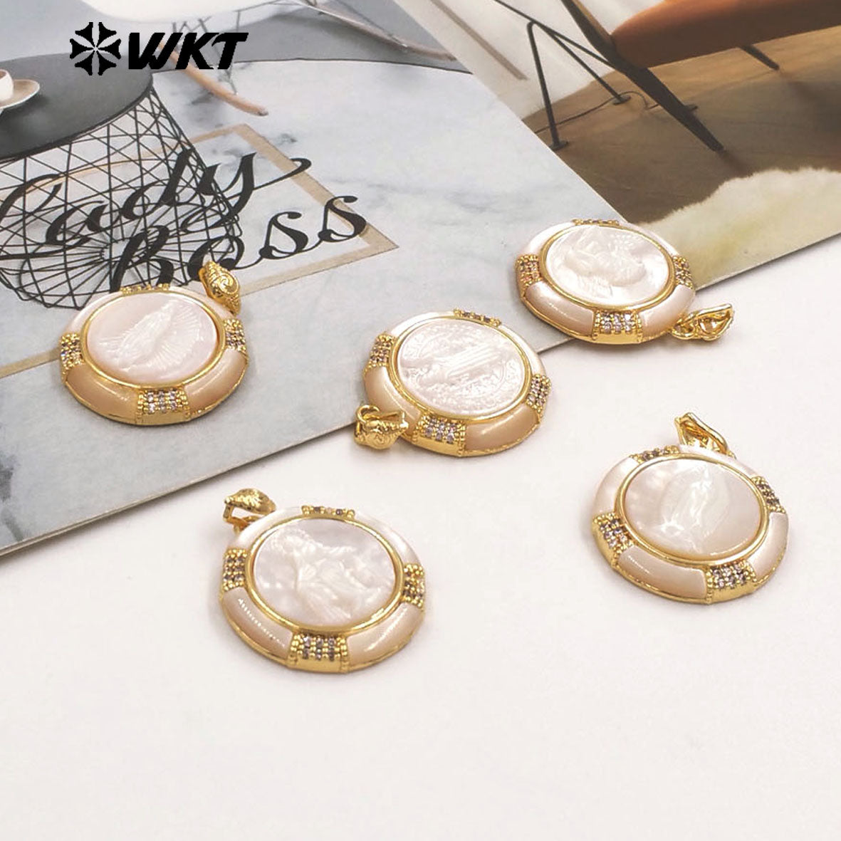 WT-JP428 Top Quality Gold Plated Round Shape Hand Carved Religious Style Little Mop Pendant For Women Necklace Design