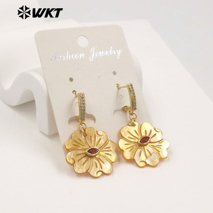 WT-MPE179 Romantic Style Gold Plated Zircon And Natural Shell Flower Shape Pendant Earrings For Girls Party Wearing Jewelry