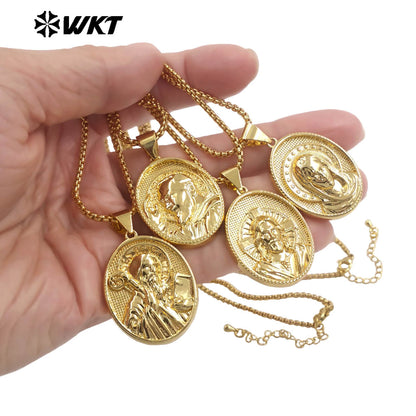 WT-JFN33 Good Quality 18K Gold Plated Necklace Resist Tarnishable With Carved People Head Pattern Pendant Charming Jewelry