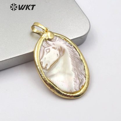 WT-JP163 New Design Carved Horse Shell Pendant Natural Seashell Charm Pendant Stylish Women Jewelry Pendant
