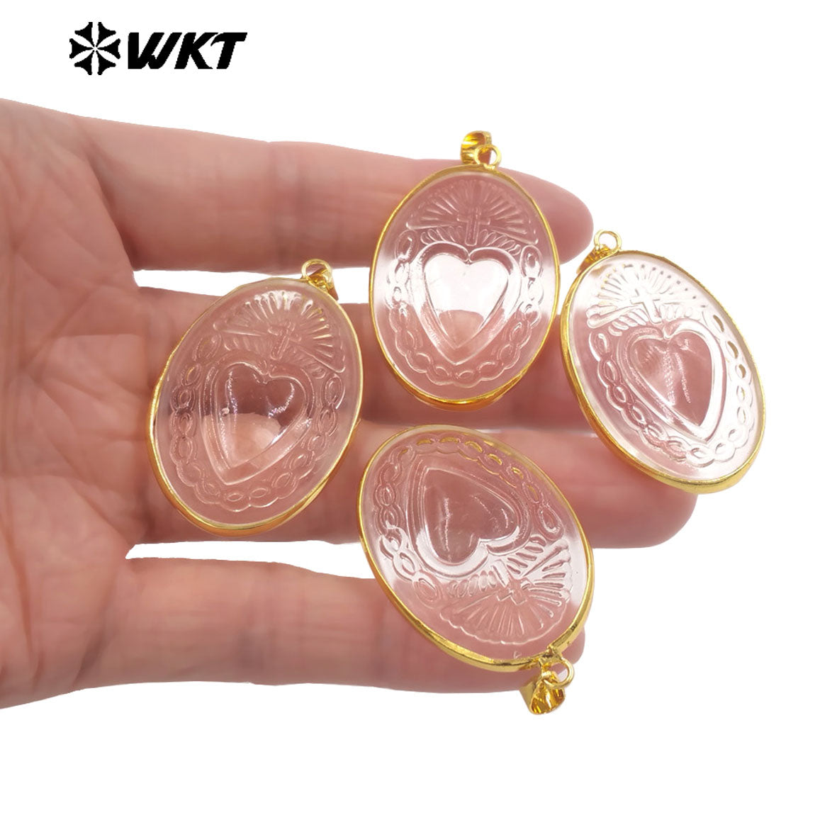 WT-JP514 Beautiful Gold Electroplated Oval Natural Crystal Quartz Heart Shape Pattern Pendant As Women Jewelry Making Accessory