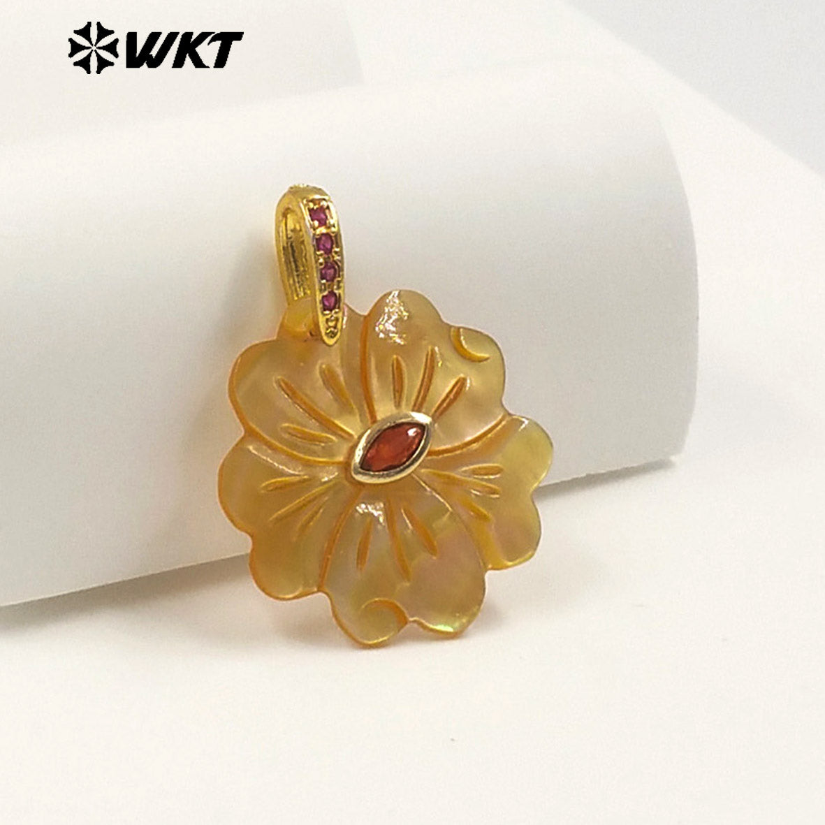 WT-JP485 Exquisite Corolful Zircon And White Shell Carved Flower Shape Gold Pendants For Lady Beautiful Earrings DIY Design