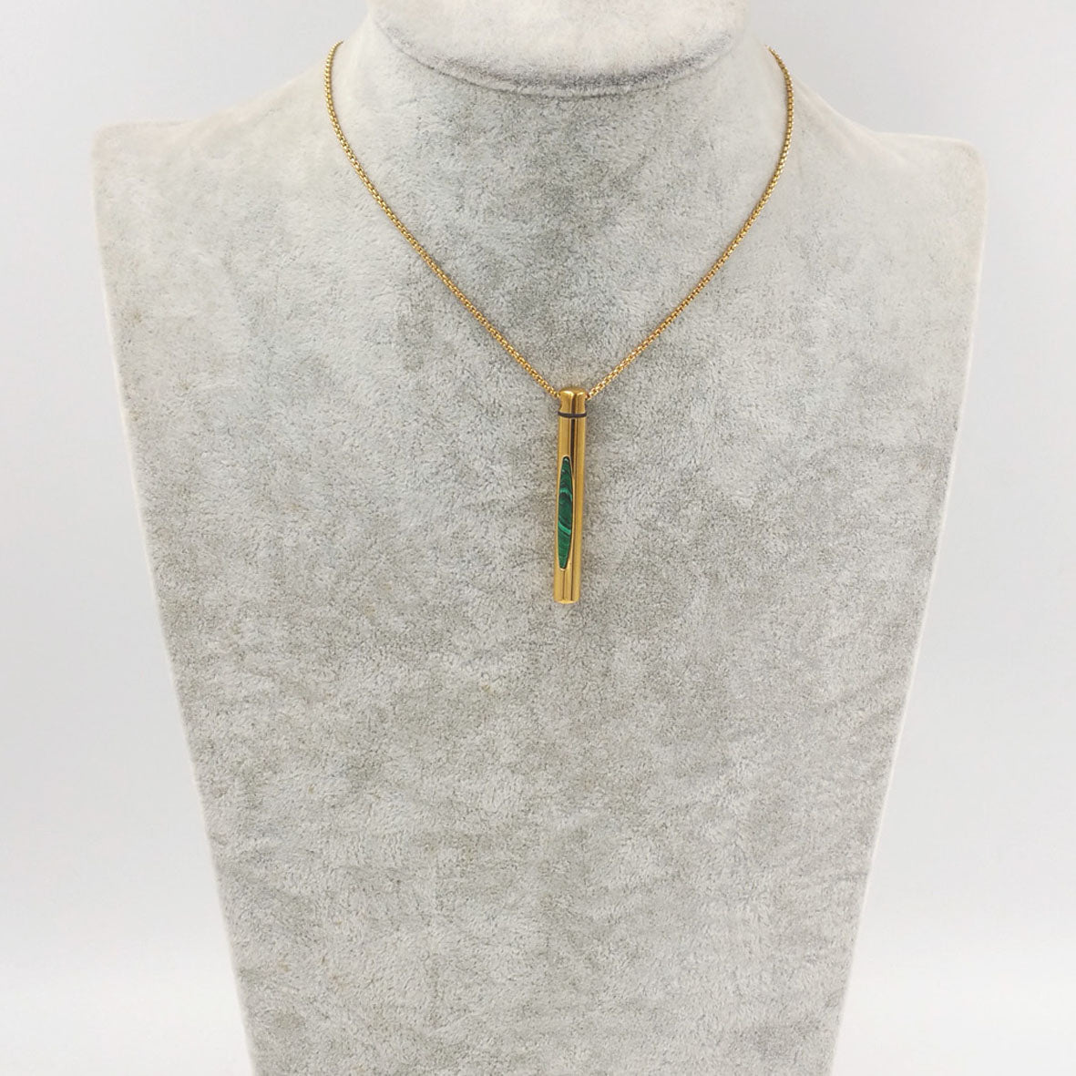 WT-N1371 Niche Design Gemstone Pendant Necklace Inlaid Colored Gemstone Necklace 18k Real Gold Plated Perfume Bottle Necklace