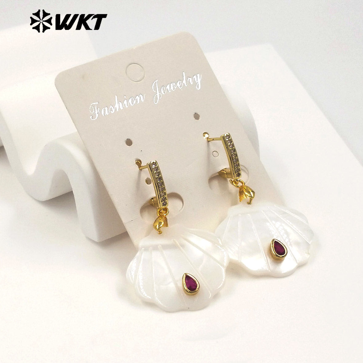 WT-MPE180 Women Fashion Simple Design Waterdrop Shape Zircon And Natural Shell Pendant Earrings As Daily Decorative Jewelry
