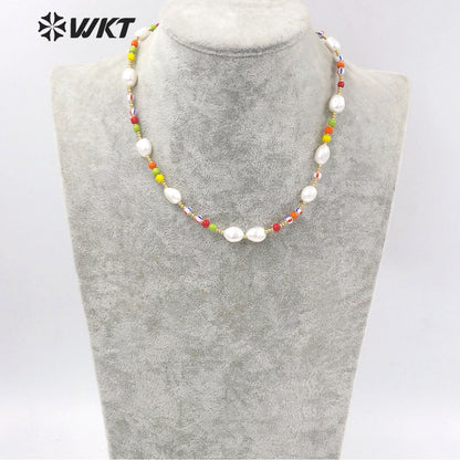 WT-JN199 Distinc Hand Strand Freshwater Pearl Beads Necklace for Lady Vintage Style Candy Ceramic White Pearl Vocation Necklace