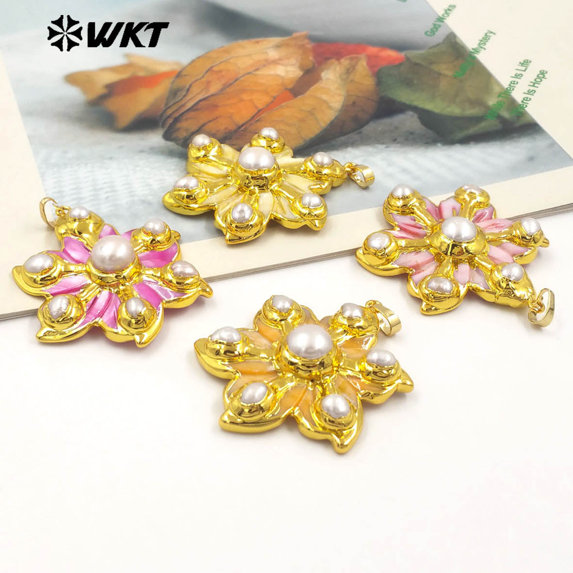 WT-JP389 New Arrival Shell Six Pearls Combination Flower Shape Colorful 18K Gold Plated Pendant Beautiful Jewelry for Women