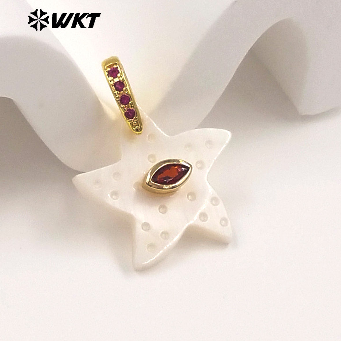WT-JP480 Trendy Simple Style Gold Plated Zircon And White Shell Starfish Shape Little Pendants For Women Earrings Design