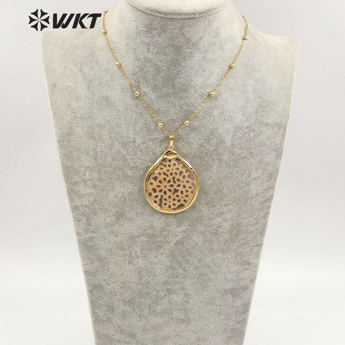 WT-JN107 New Design Natural Shell Hollow Flower Pattern Pendant Necklace Hot Sale Women Fashion Charm Jewelry Shell Necklace
