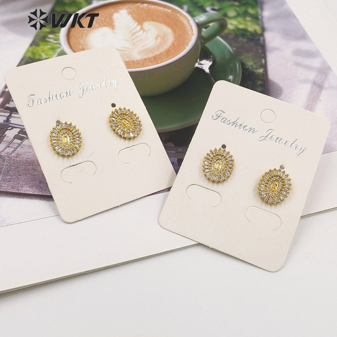 WT-ME099 Wholesale Newest Vintage Style Cubic Zircon Fashion Light Luxury Natural Shell With Enamel Micro Paved Earrings Studs