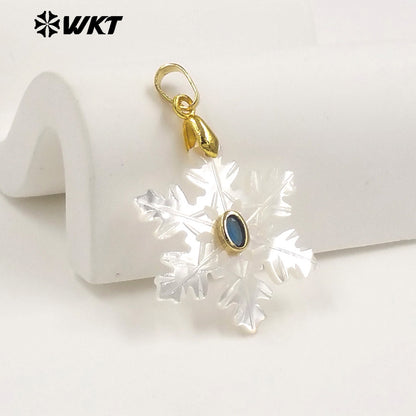 WT-JP520 Beautiful Style Colorful Zircon And Natural White Shell Carved Snowflake Shape Gold Pendant As Girl Jewelry Findings