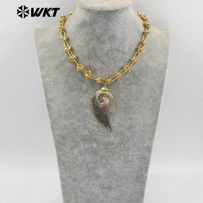 WT-JN319 New Arrival Gold Plated Carved White Shell Wing Necklace with Special Chain As Women Jewelry Accessory
