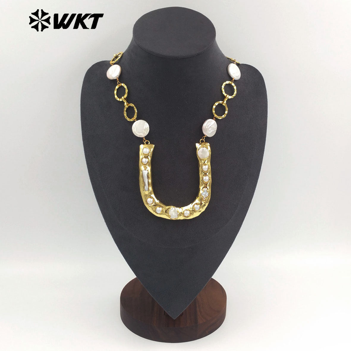 WT-JN368 Luxury Gold Plated Natural Freshwater Pearl Chain And U Shape Big Pendant Necklace For Girls Anniversary Present