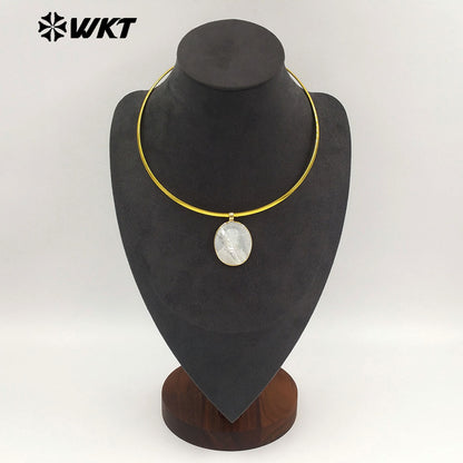 WT-JN401 Newest Fashion Gold Plated Round Choker With MOP Men Head Pattern Pendant Necklace For Female Simple Style Jewelry