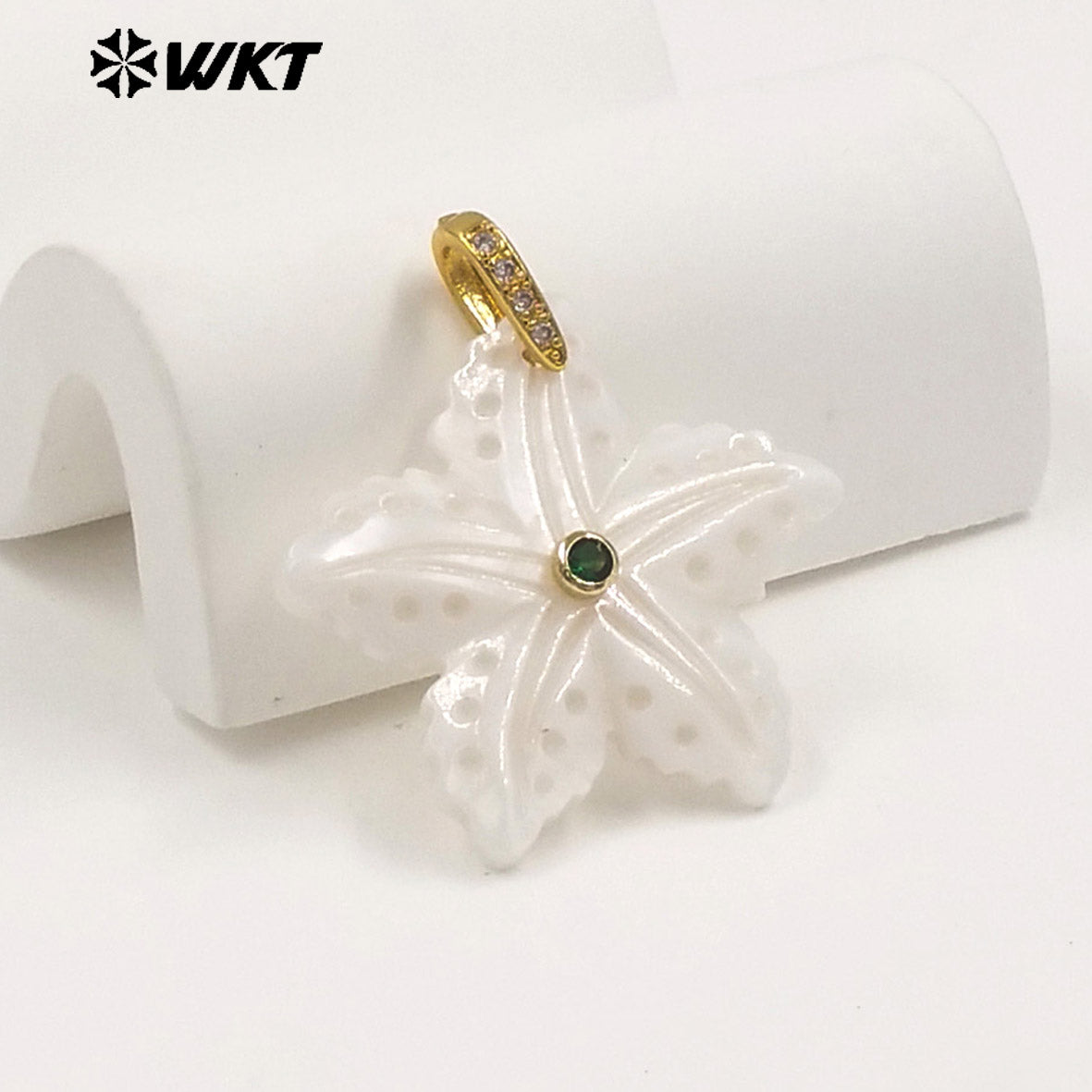 WT-JP521 Lovely Interesting Zircon And Natural White Shell Starfish Shape Gold Pendant For Women Handmade Jewelry Decorative