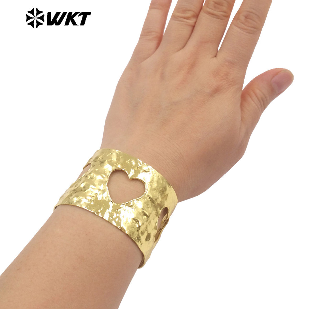 WT-JF381 Trendy Design 18K Gold Plated Yellow Brass Hollow Flower Heart Shape Bangle For Women Romantic Jewelry Accessory