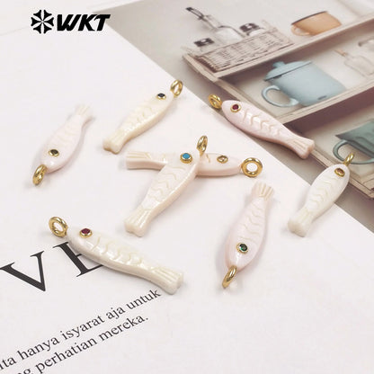 WT-JP525 Hot Popular Colorful Zircon And Natural White Shell Carved Fish Shape Pendant For Women Fashion Necklace DIY Making