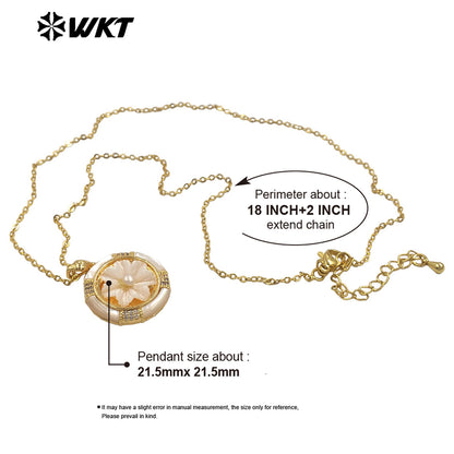 WT-JN365 Newest Design Gold Plated Natural Shell With Zircon Hand Carved Flower Shape Round Pendant Necklace As Lady Accessory