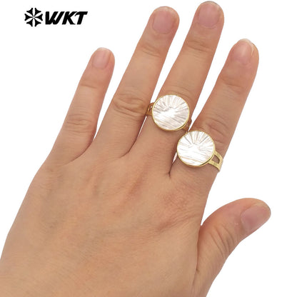 WT-MPR171 Newest Simple Style Wholesale Gold Plated Mother Of Pearl Shell Round Ring For Female Daily Wearing Accessory