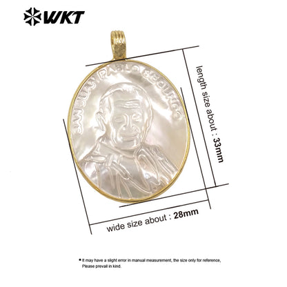 WT-JP497 Factory Wholesale Gold Plated Carved Men Head Pattern MOP Charm Pendant For Women Simple Style Necklace Making