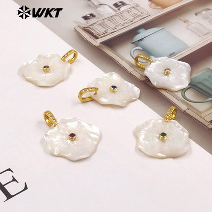 WT-JP524 Unique Fashionable Zircon And Irregular Mother Of Pearl Gold Charms Flower Pendants As Women Necklace Decoration