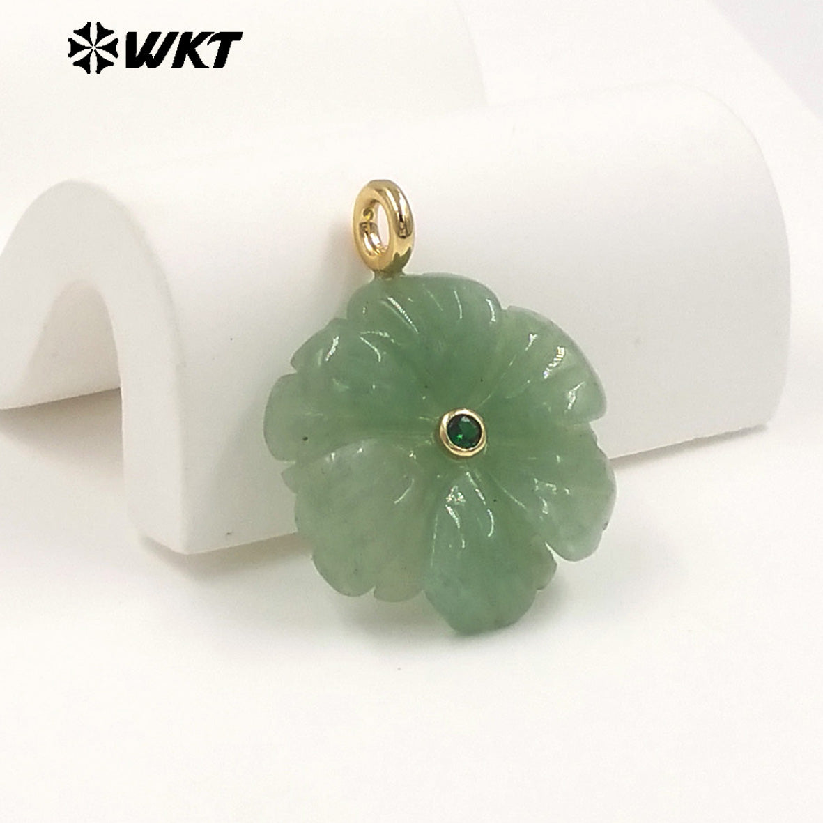 WT-JP522 Popular Trendy Zircon And Colorful Natural Gemstones Hand Carved Flower Shape Gold Pendants For Lady Jewelry Design