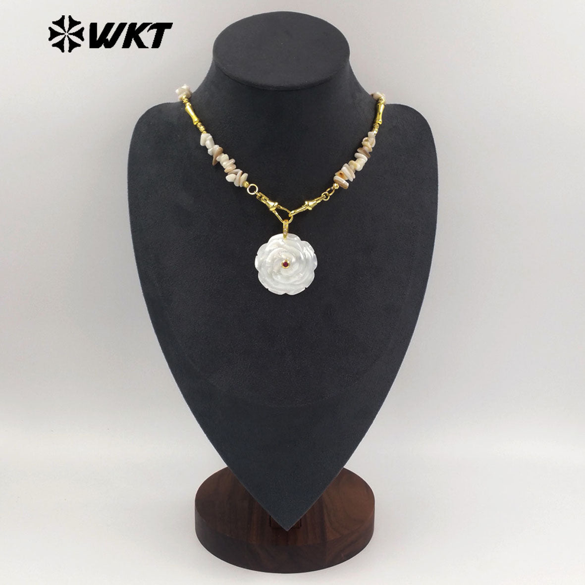 WT-JN380 Wonderful Crushed Stone Splicing Metal Chain With Natural Shell Zircon Flower Pendant Necklace For Fashion Matching